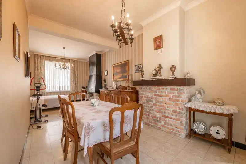 🏡 Gezinswoning met ruime garage en tuin TE KOOP in Meulebeke! foto 3