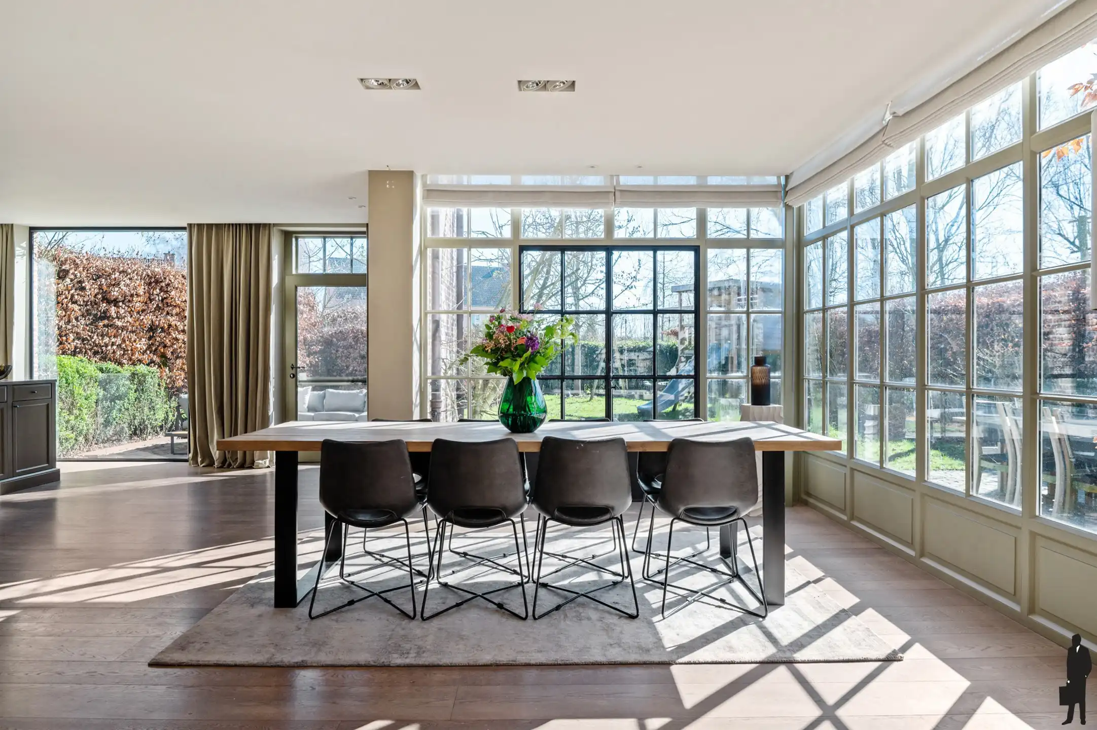 Prachtige woning met 4 slpks, 2 badks en ZW tuin met privacy foto 4