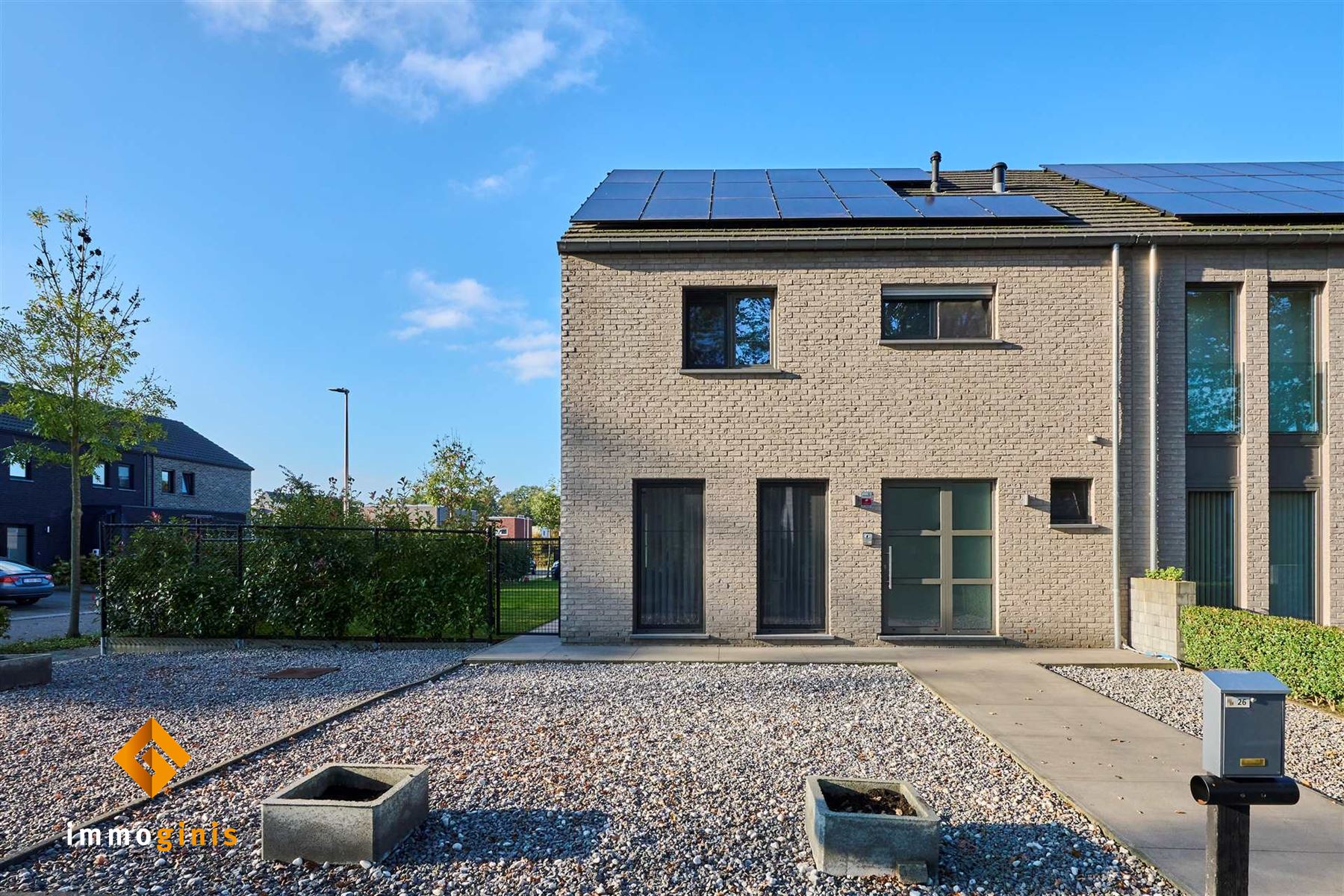 Ruime, recente, energiezuinige woning met 4 slaapkamers op een perceel van 5a35ca. foto {{pictureIndex}}