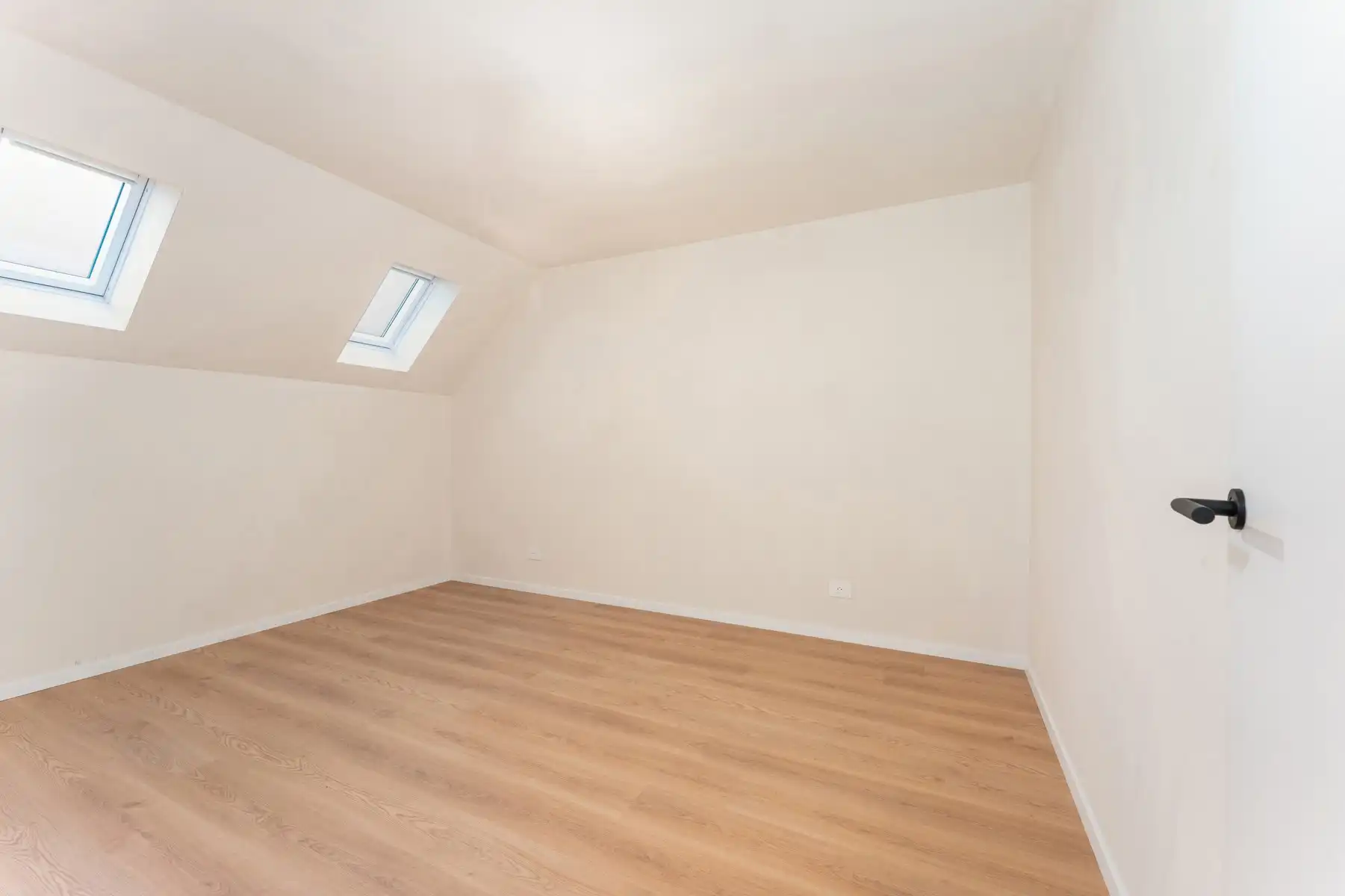 Halfopen nieuwbouwwoning foto 8