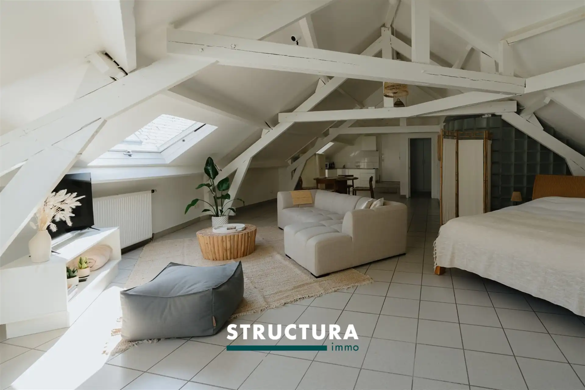 Bemeubelde loft op centrale ligging foto 6