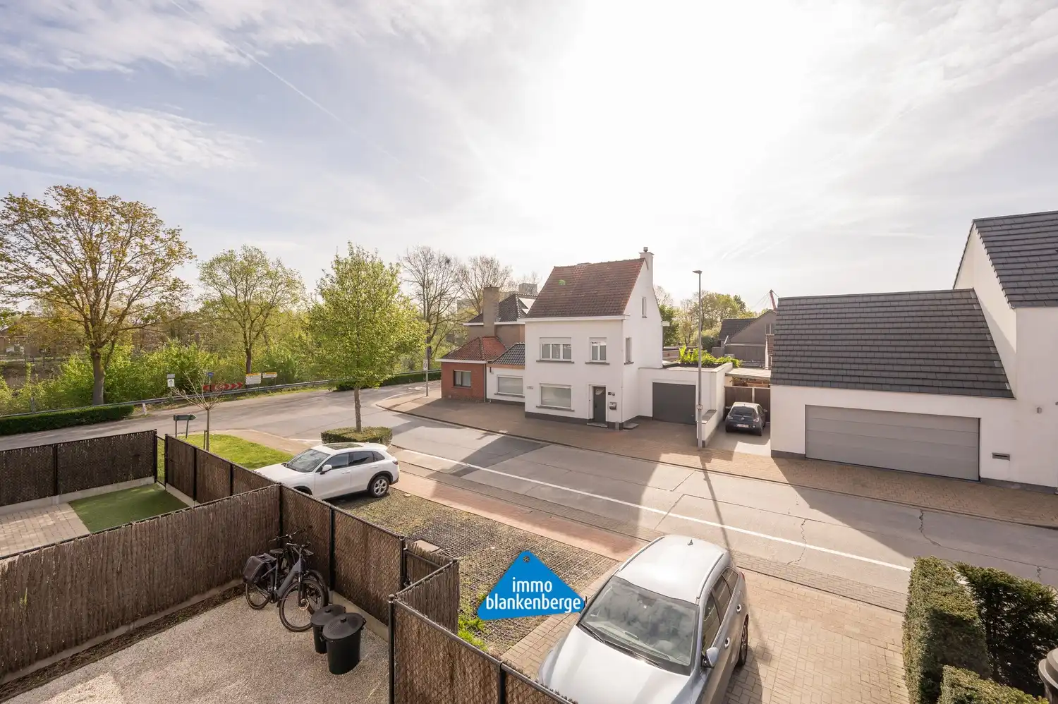 Instapklaar en verrassend ruim appartement met zonnig terras in het centrum van Beernem foto 25