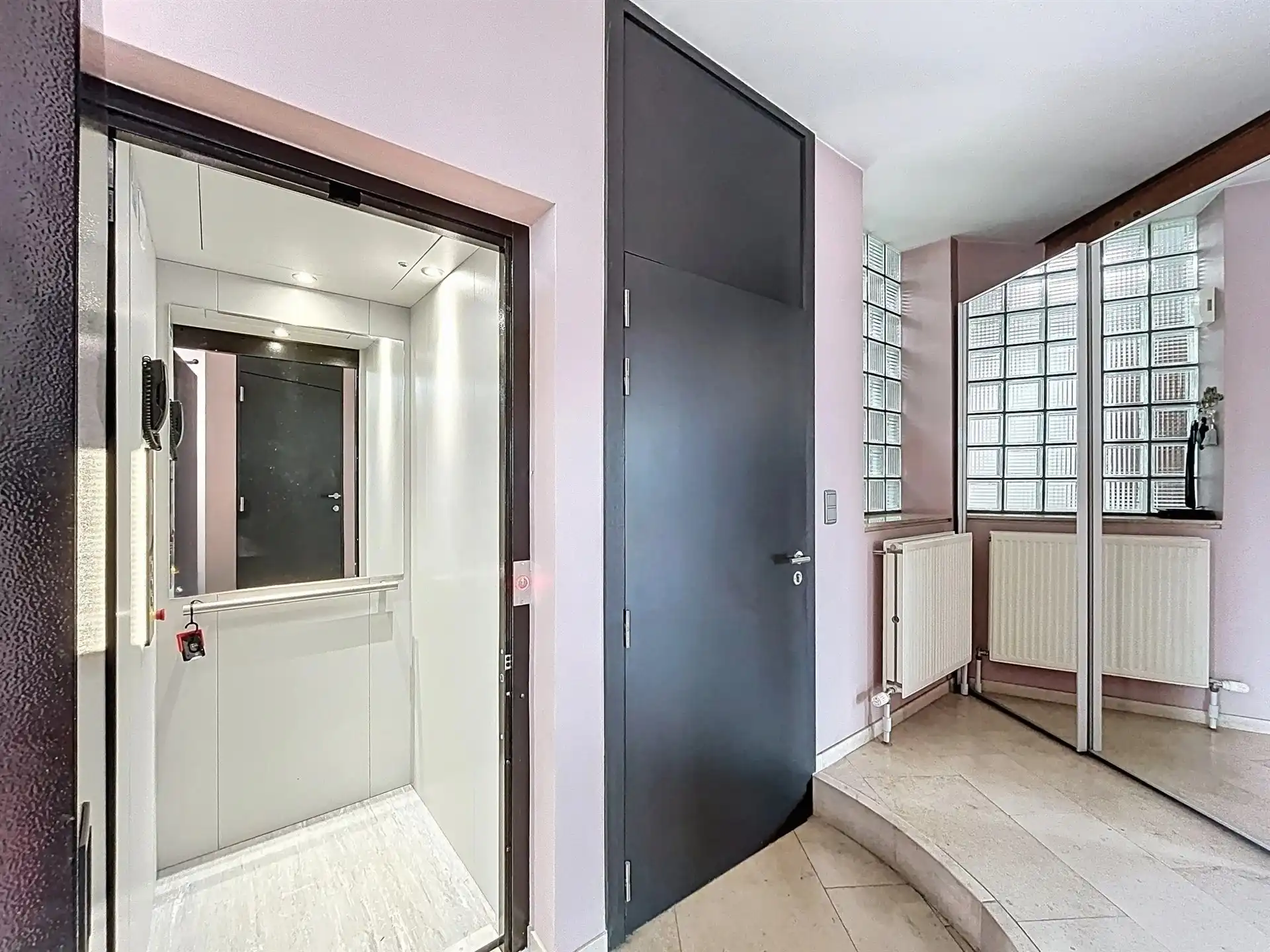 Exclusieve loft met uitzonderlijk ruim magazijn op toplocatie in Sint-Niklaas! foto 16