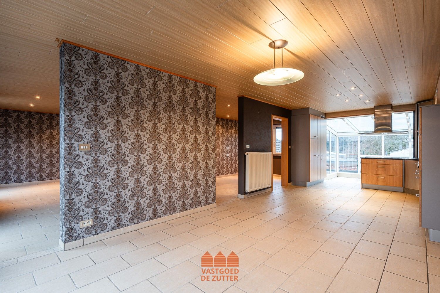 Ruime woning met garage en verhuurde studio foto 4