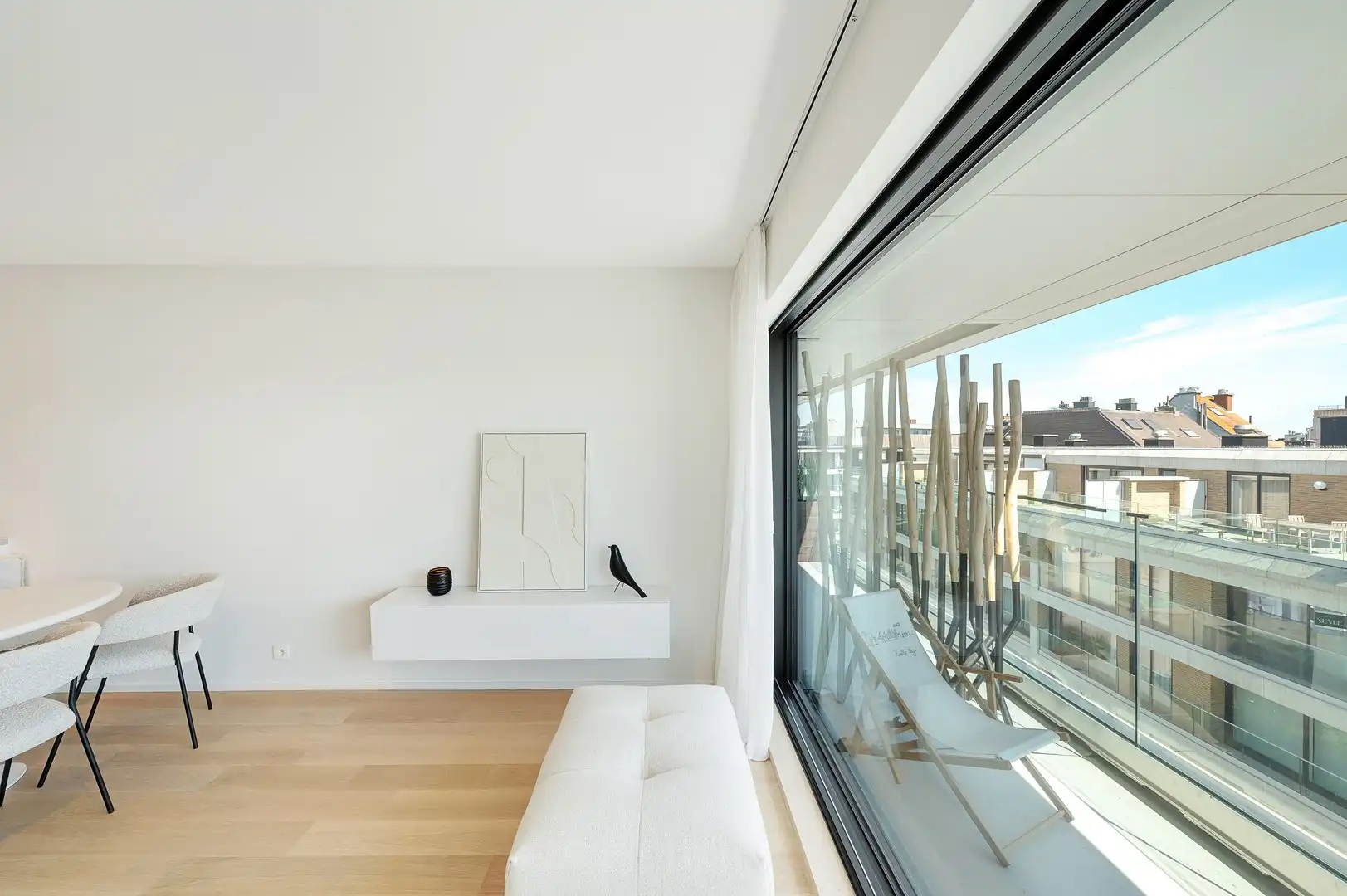 Volledig gerenoveerd appartement met zuidgericht terras heel centraal gelegen op de Kustlaan. foto 10