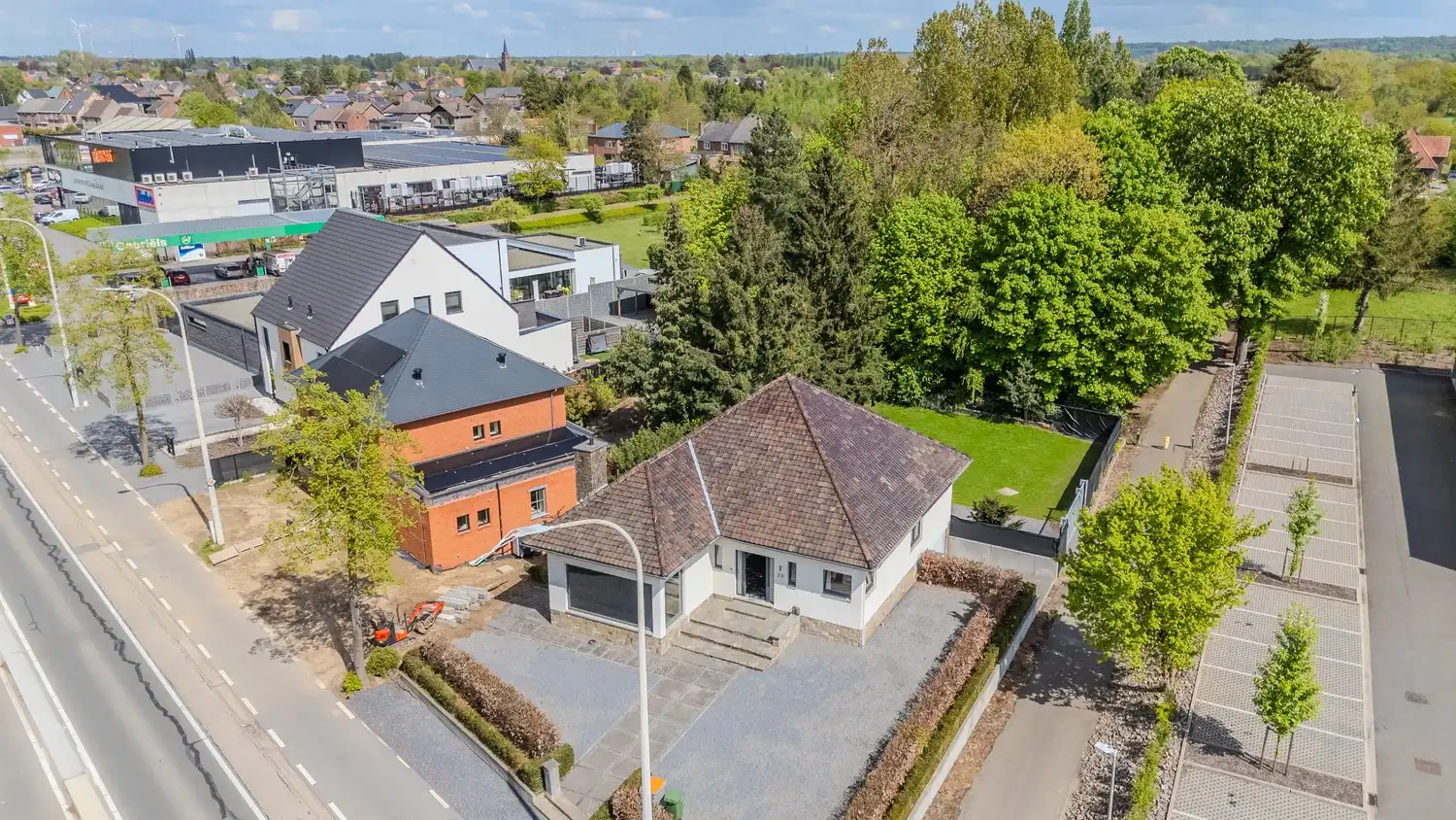 Instapklare woning op een perceel van ruim 8 are met gezellige tuin op een strategische ligging nabij alle voorzieningen foto 3