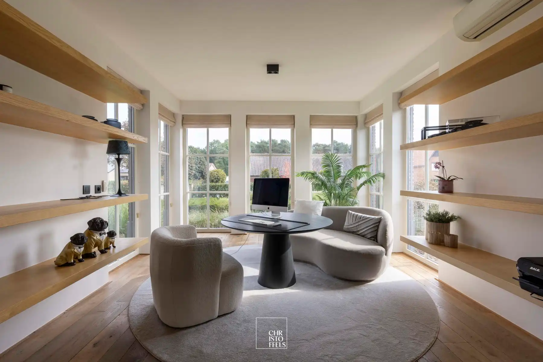Exclusief landhuis met buitenzwembad op perceel van 2.787m² aan de bosrand. foto 9