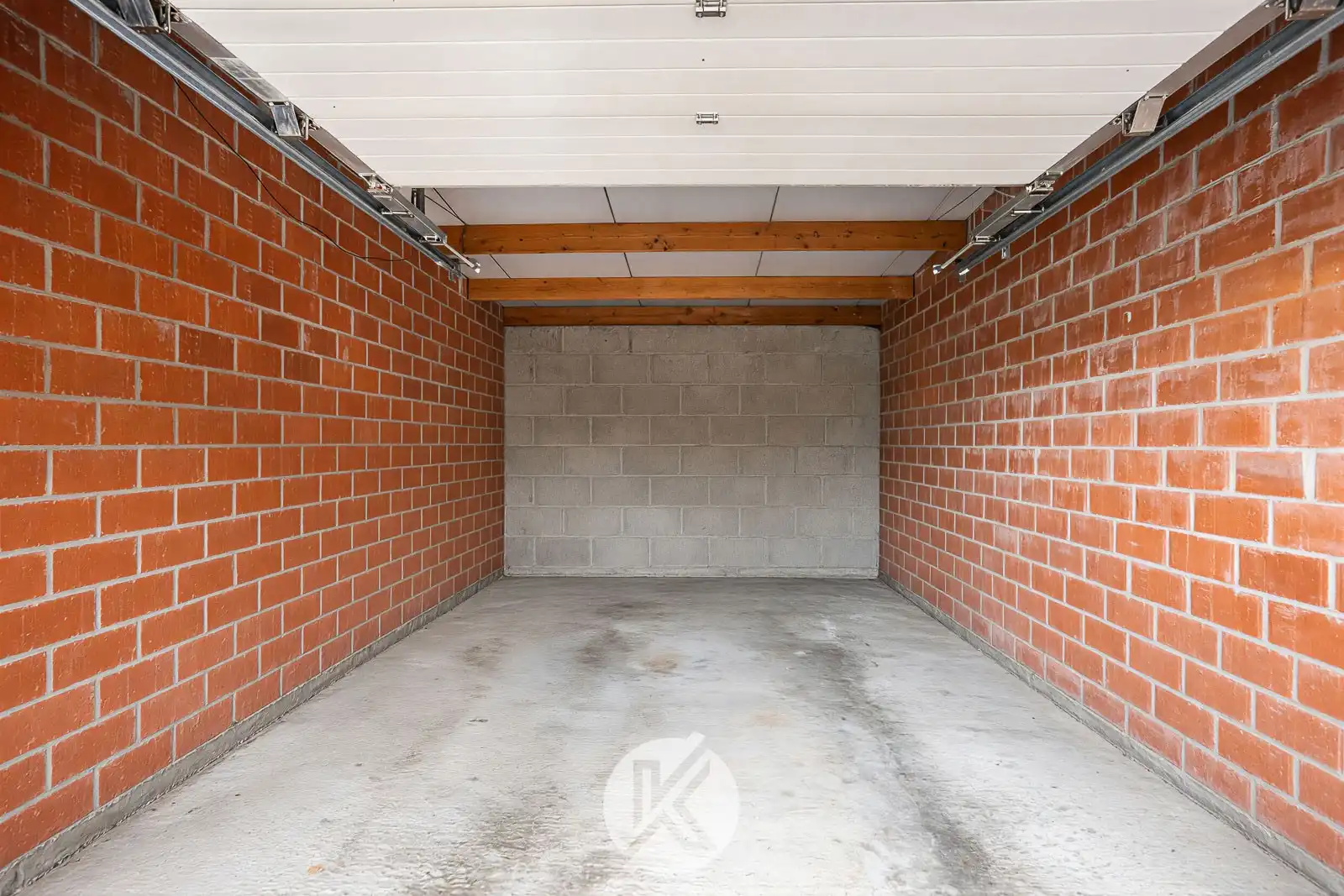 Moderne gezinswoning met aparte garage foto 24