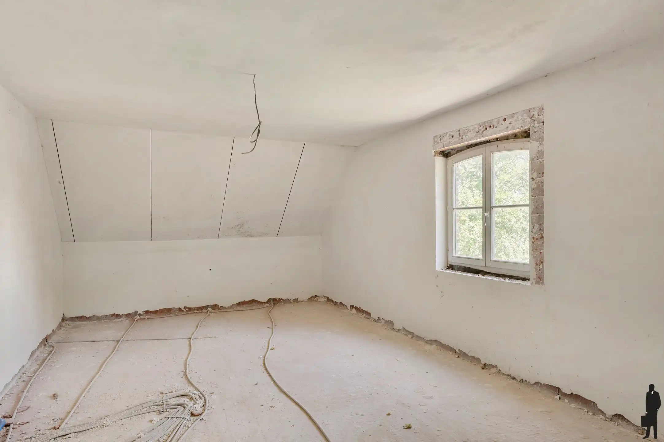 Authentieke hoeve in renovatie op een uitzonderlijk ruim perceel, rustig en landelijk gelegen met een uitstekende zuidelijke oriëntatie. foto 13