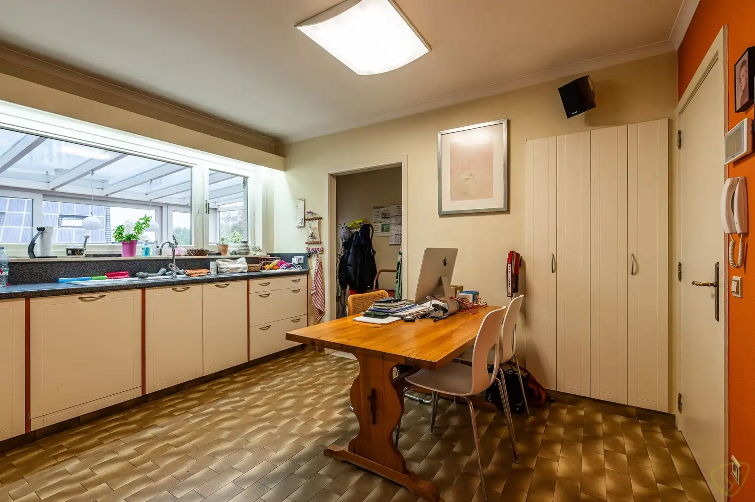 Kwalitatief afgewerkte woning met praktijkruimte en uitzonderlijk ruime kelderverdieping foto 10