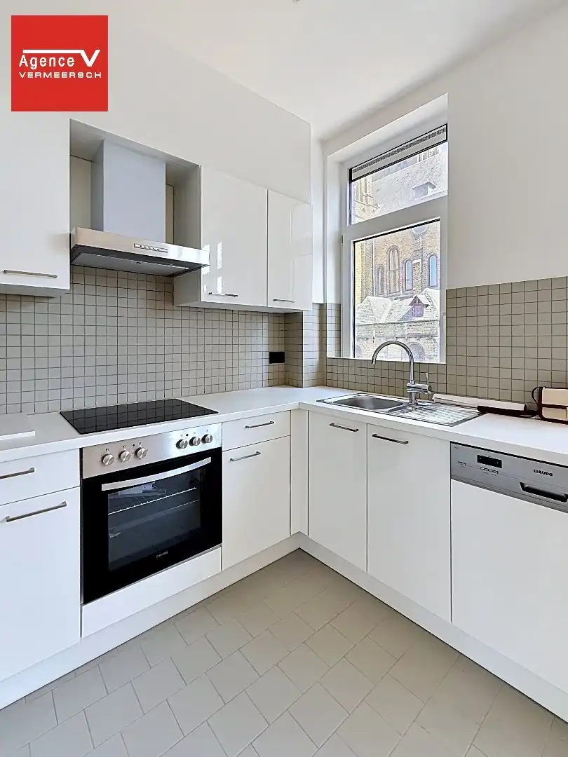 Instapklaar 3-slaapkamerappartement aan het Heilig-Hartplein. foto 6