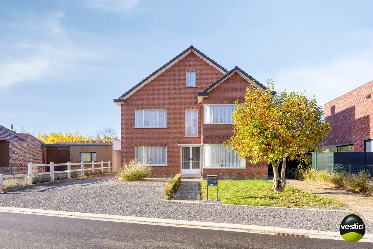 RUSTIG GELEGEN RUIME VRIJSTAANDE WONING MET GROTE TUIN OP 22A49CA TE HOESELT. foto 34