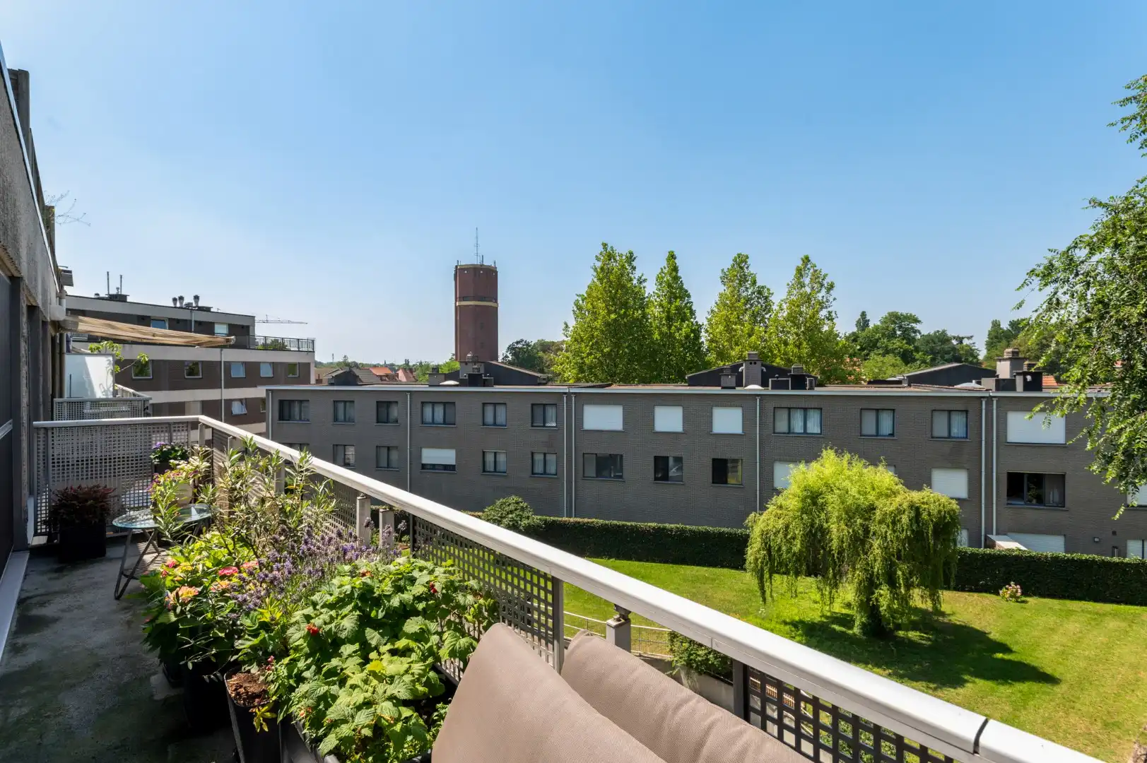 Ruimte en comfort in het bruisende hart van Brasschaat! foto 2