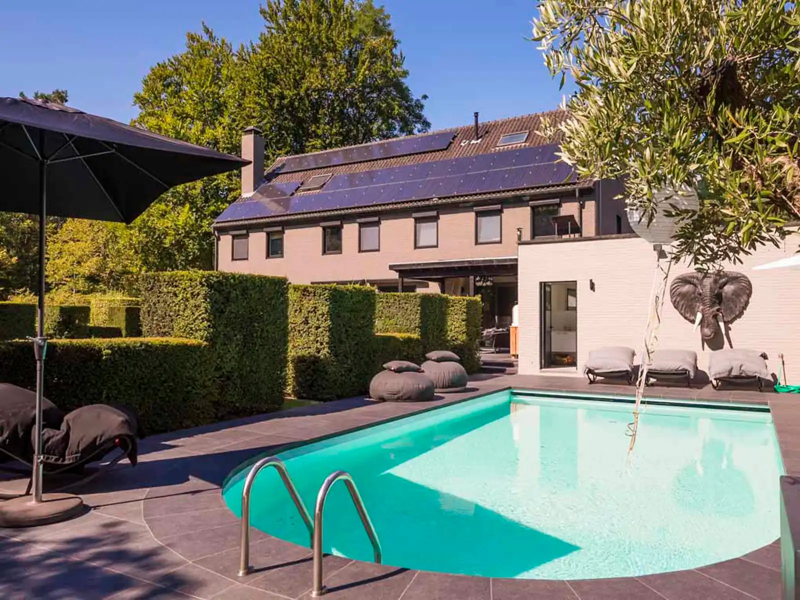 Luxueuze villa met zwembad met tal van mogelijkheden foto 5