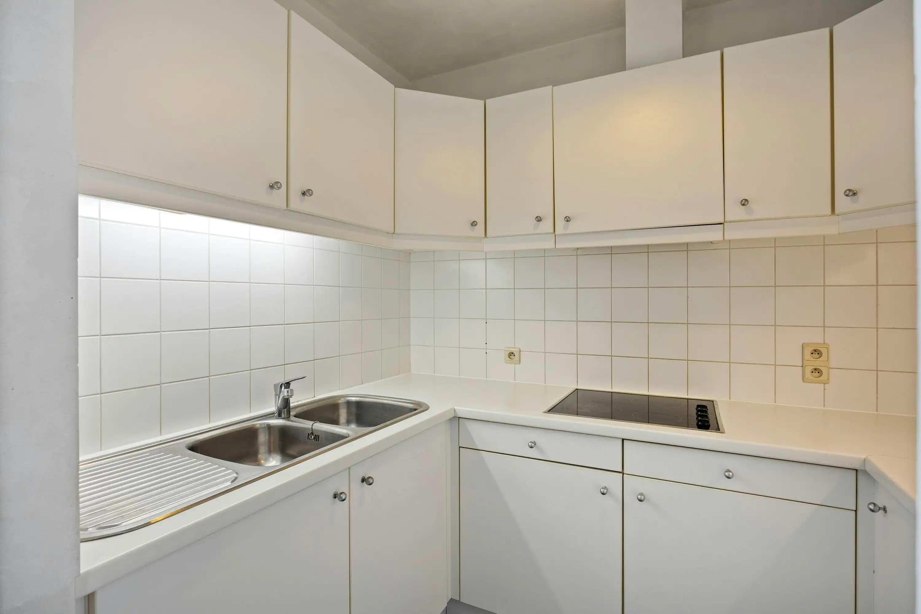 Instapklaar gelijkvloers appartement met gemeenschappelijke tuin en fietsenberging in hartje Kapellen! foto 9