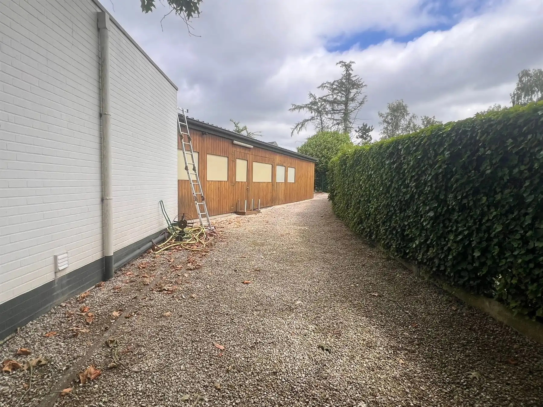 Karaktervolle villa met bijgebouwen foto 25