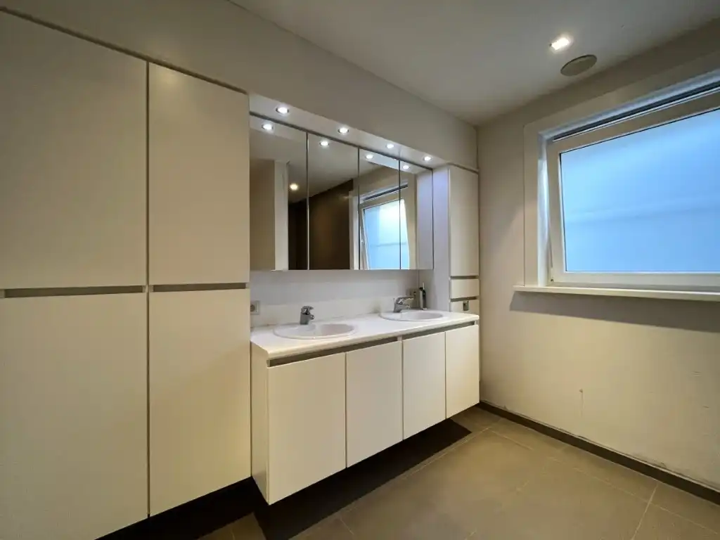 Ledegem - Instapklare halfopen woning foto 8