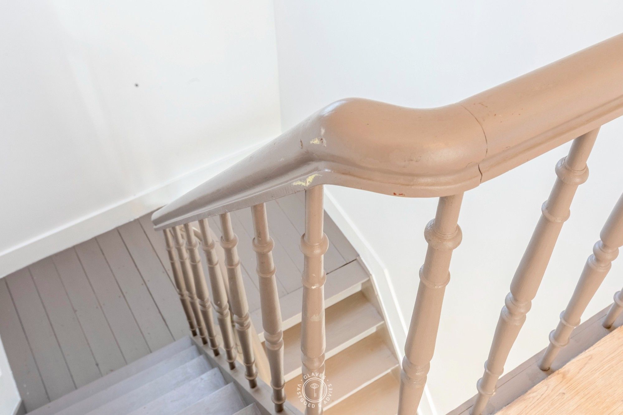 Instapklare rijwoning met vier slaapkamers en zonnige tuin foto 12