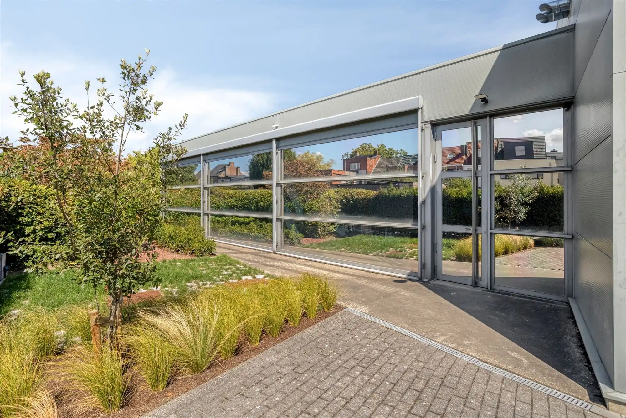 Vrijstaand KMO / kantoorgebouw van ca 405 m² op 1.200 m² foto 2
