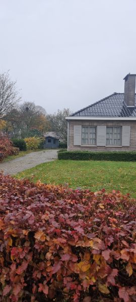 Ruime bungalow gelegen op toplocatie foto 2