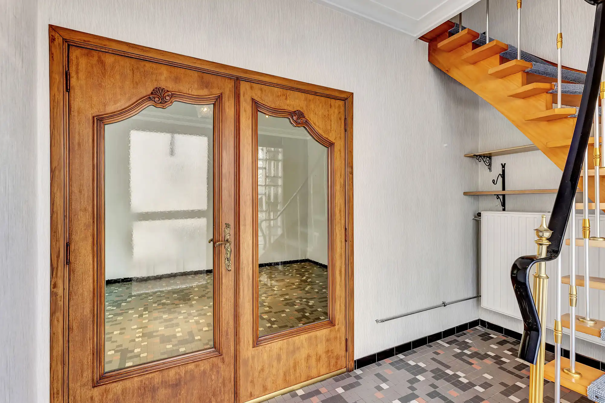 Te renoveren HOB met diverse mogelijkheden op toplocatie foto 2