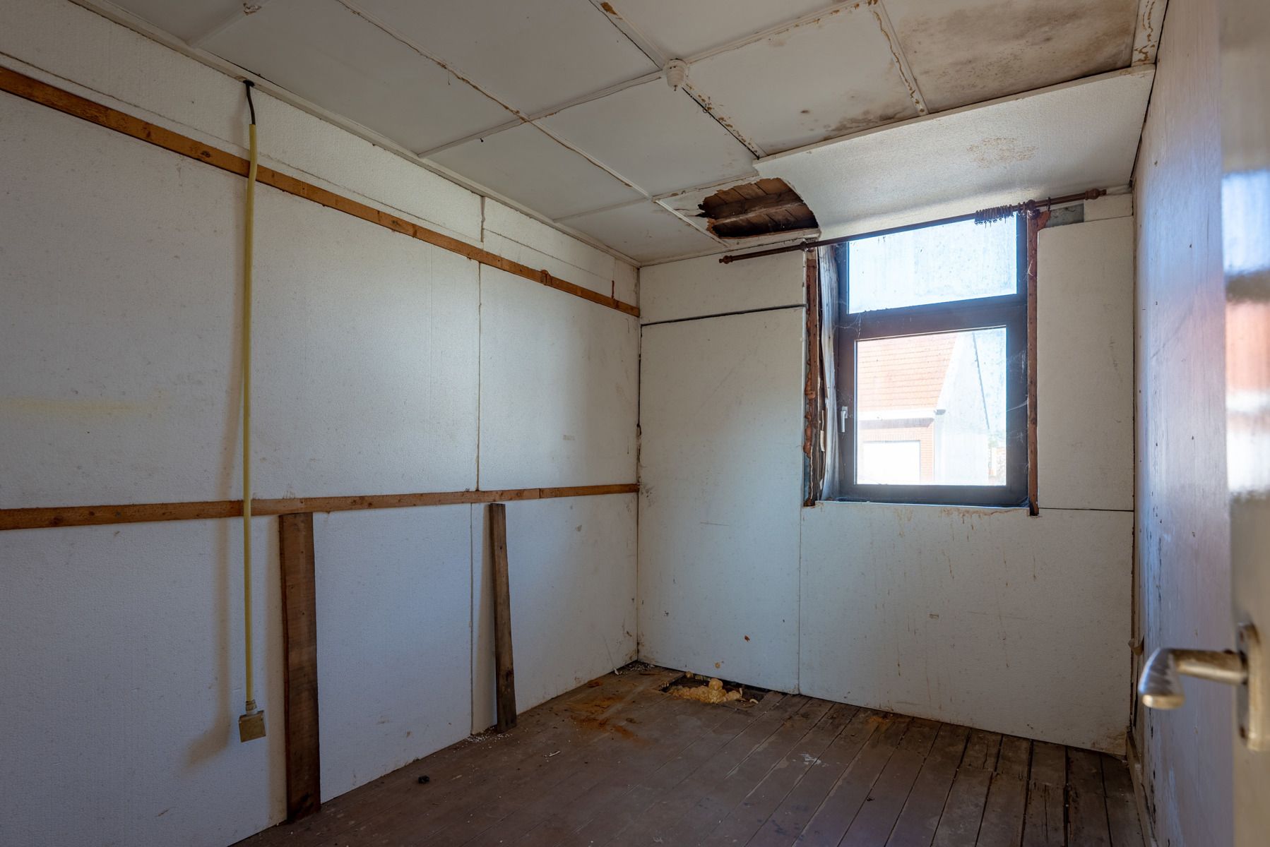 Te renoveren woning met handige zij-ingang en grote tuin foto 9