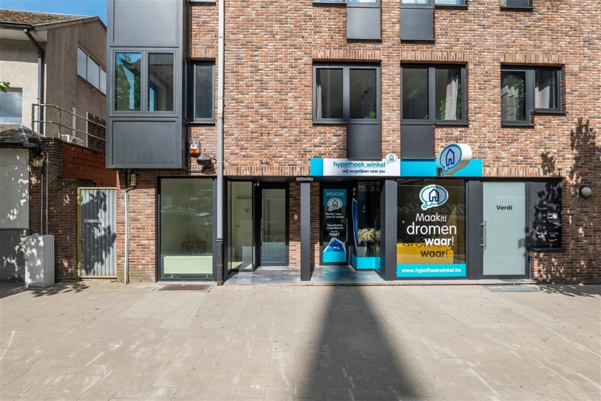 HANDELSRUIMTE TE HUUR IN HET CENTRUM VAN SINT-TRUIDEN  foto {{pictureIndex}}