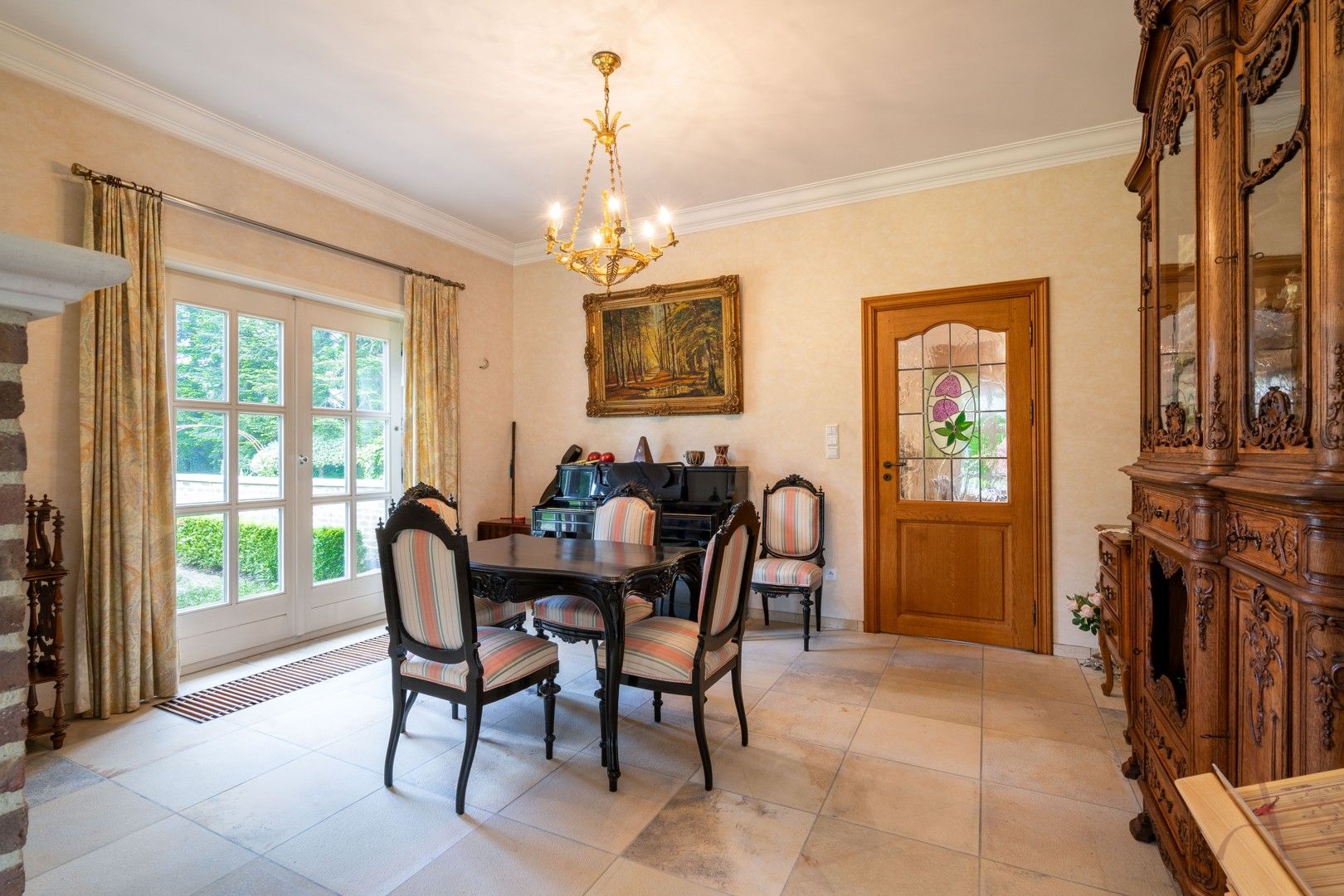 Riante karaktervolle villa met parktuin op ruim 1 hectare foto 9