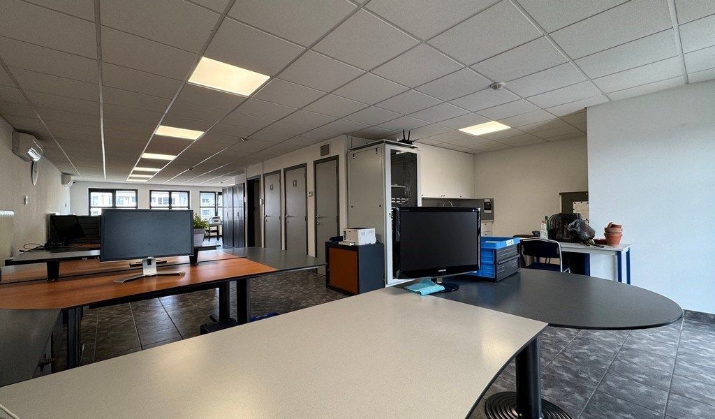 Instapklaar kantoor te huur aan N120 te Deurne foto 5