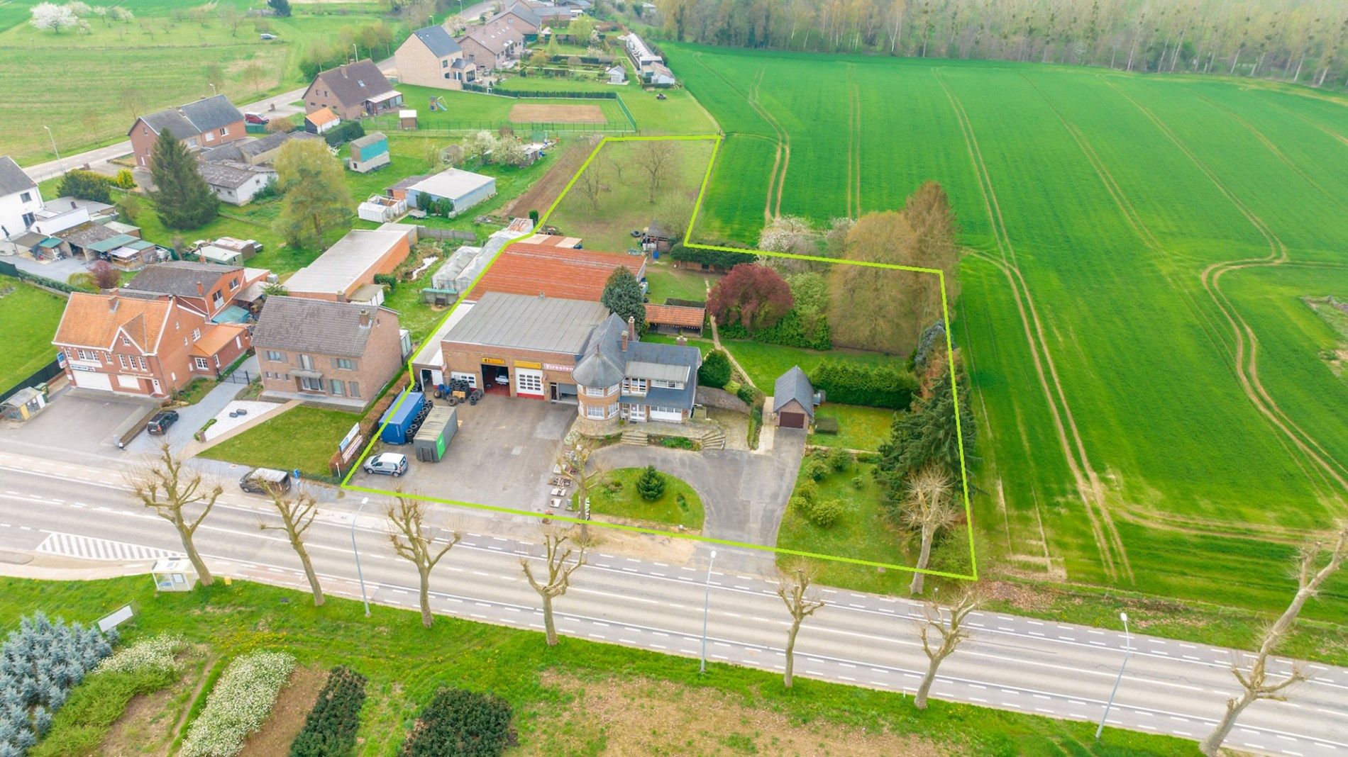 GROOT BEDRIJFSPAND MET RUIME WONING OP PERCEEL VAN 48A foto 3