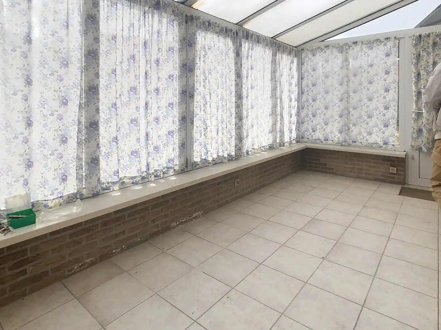 Woning met 2 slaapkamers, garage , berging en grote tuin  foto 4