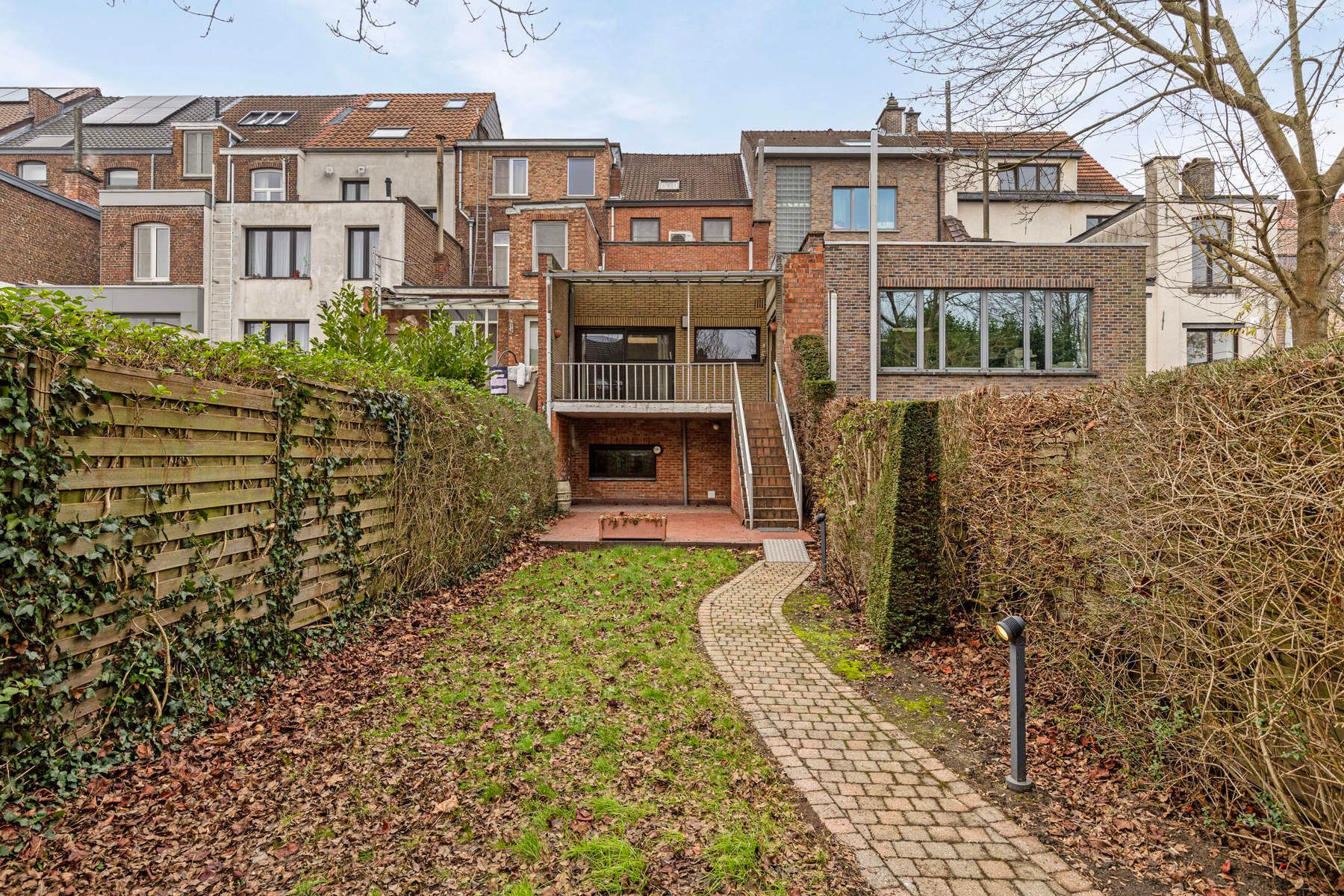 Hoofdfoto van de publicatie: Handelshuis stadsrand Leuven met achteringang