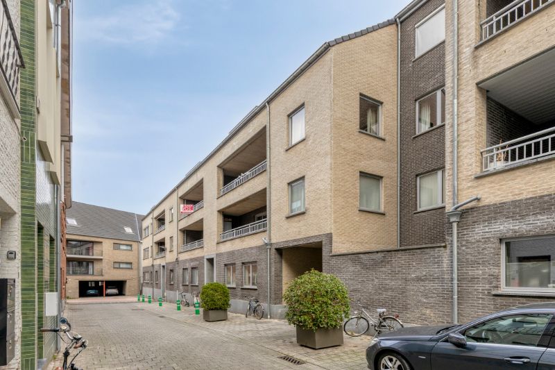 Centraal gelegen en instapklaar 2-slaapkamerappartement met terras in Mechelen foto {{pictureIndex}}