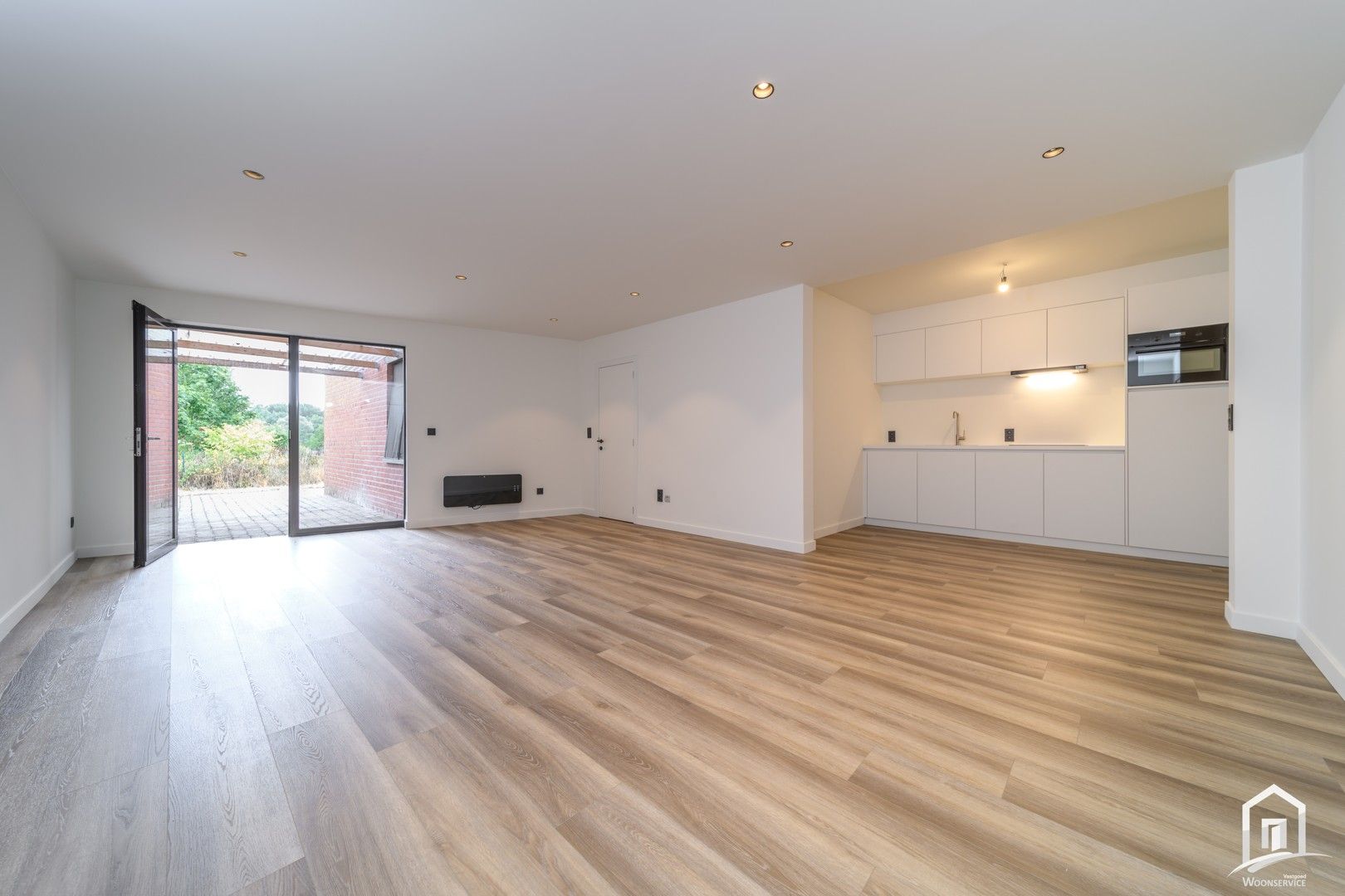 Totaal gerenoveerd gelijkvloers-appartement met tuintje foto 4