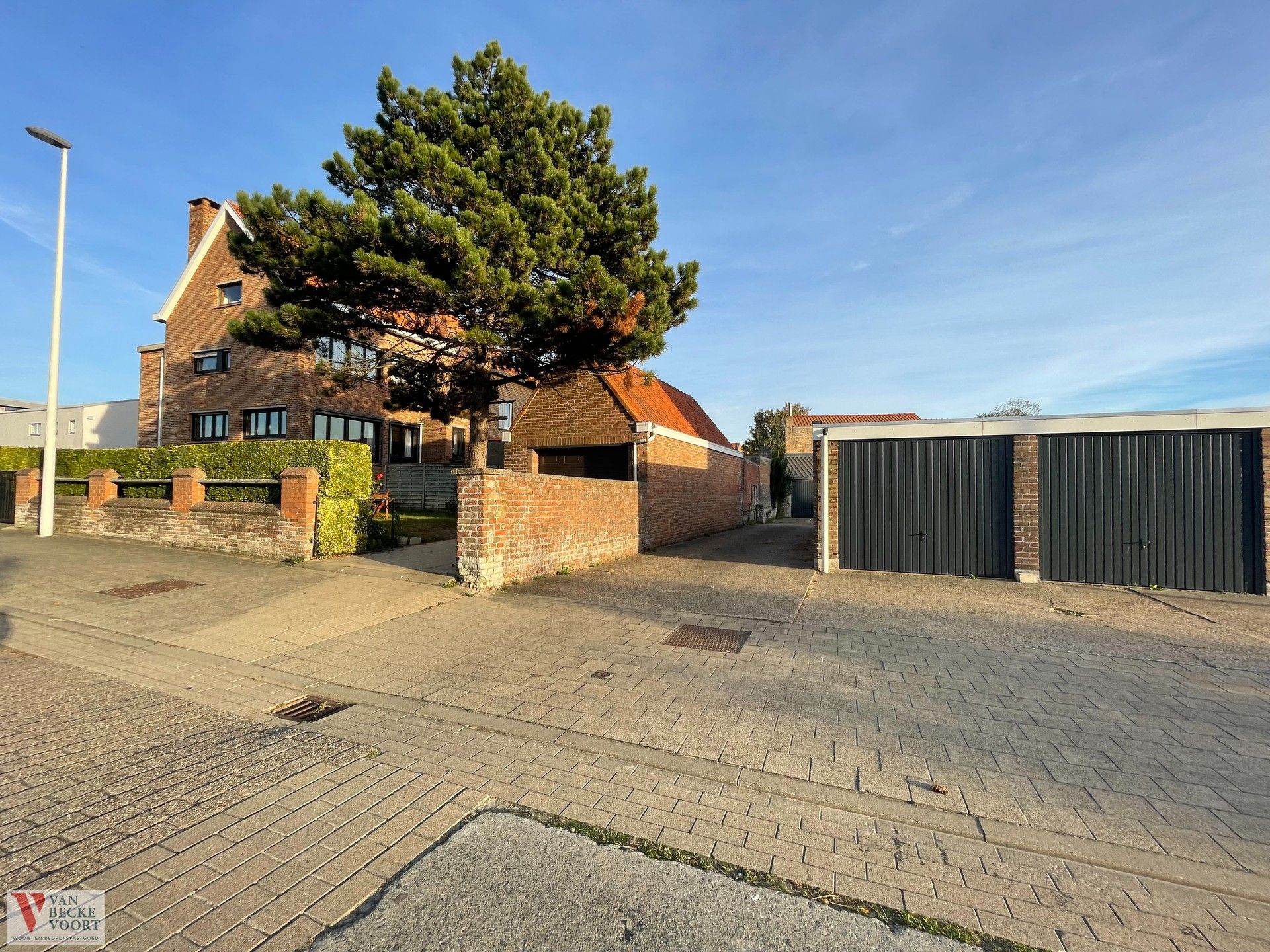 Garagebox in residentiële woonwijk Mariakerke foto 3