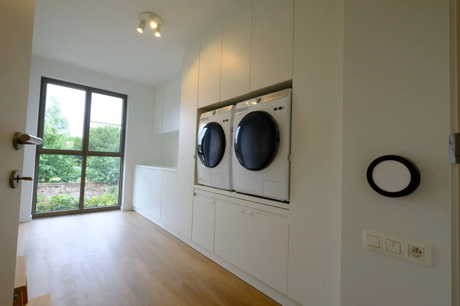 luxueus ingerichte woning met 3 slaapkamers in het gezellige Oud-Rekem foto 14