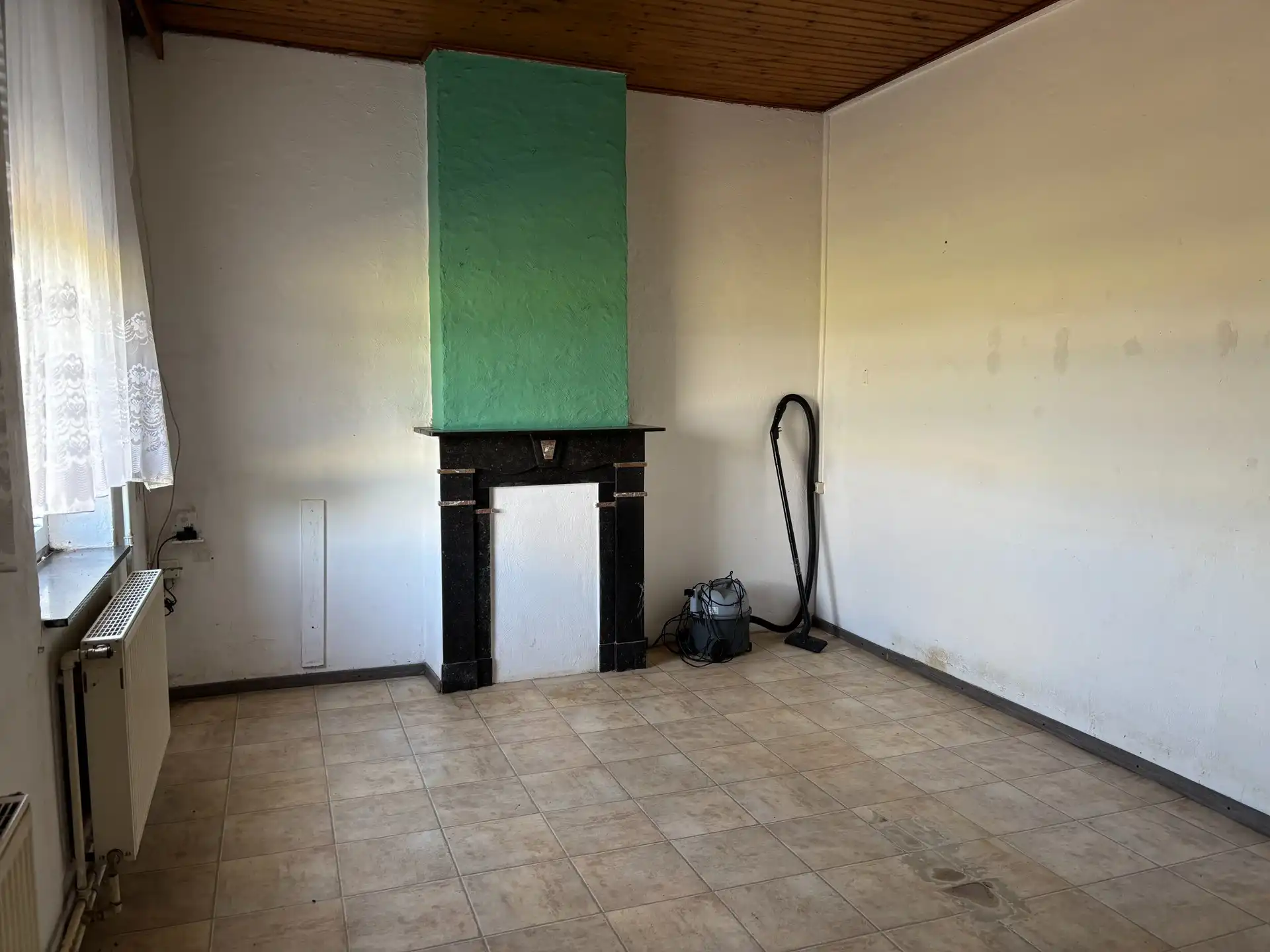 Landelijk gelegen renovatiewoning met prachtig uitzicht over de velden foto 3