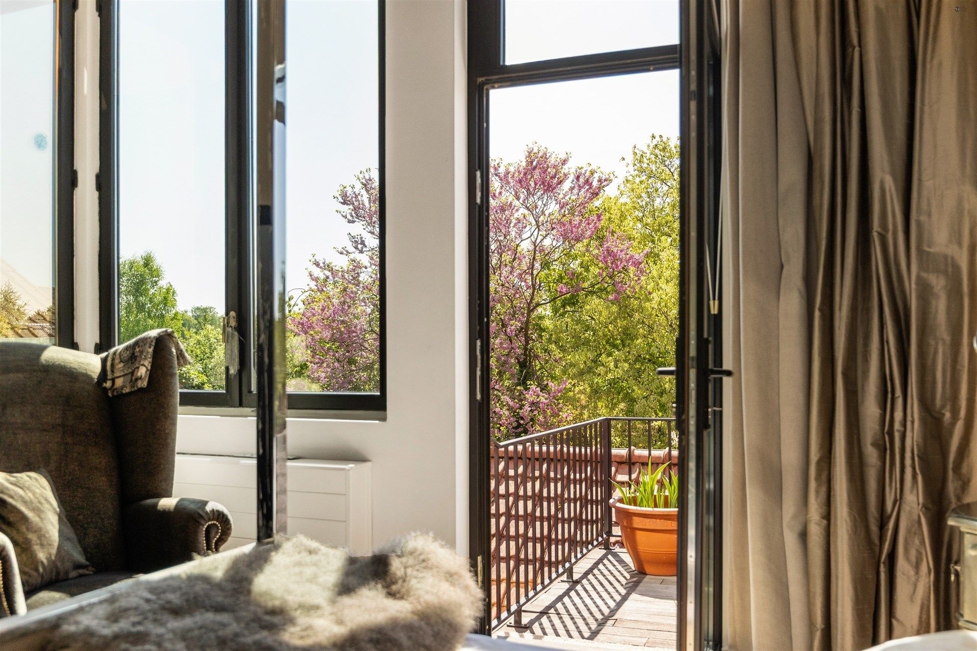 Stijlvolle en hoogwaardig afgewerkte villa met bijgebouw op fantastische locatie op perceel van 1784 m² foto 38