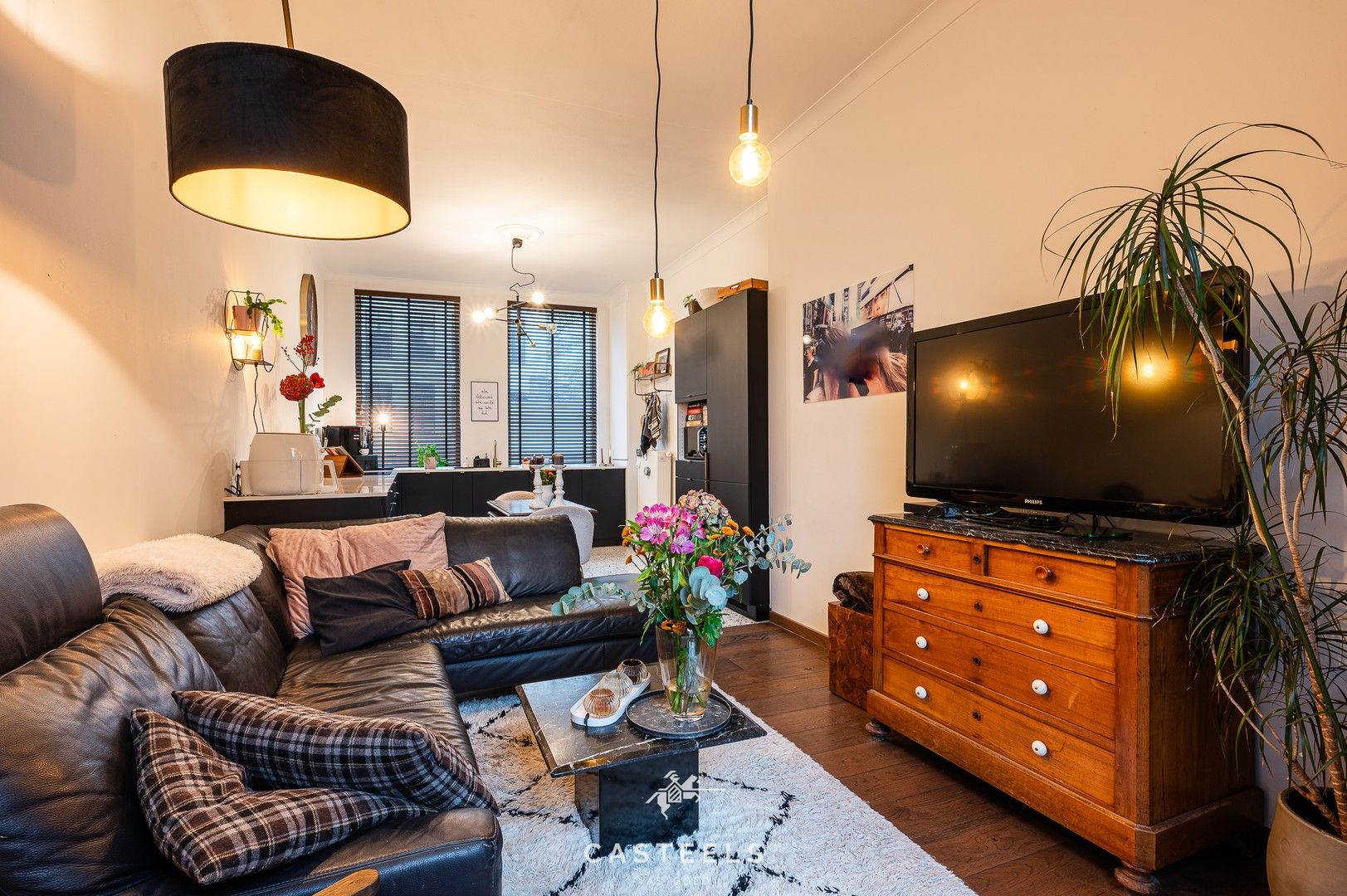 Instapklare stadswoning nabij station Brugge met tuin en studio foto 6