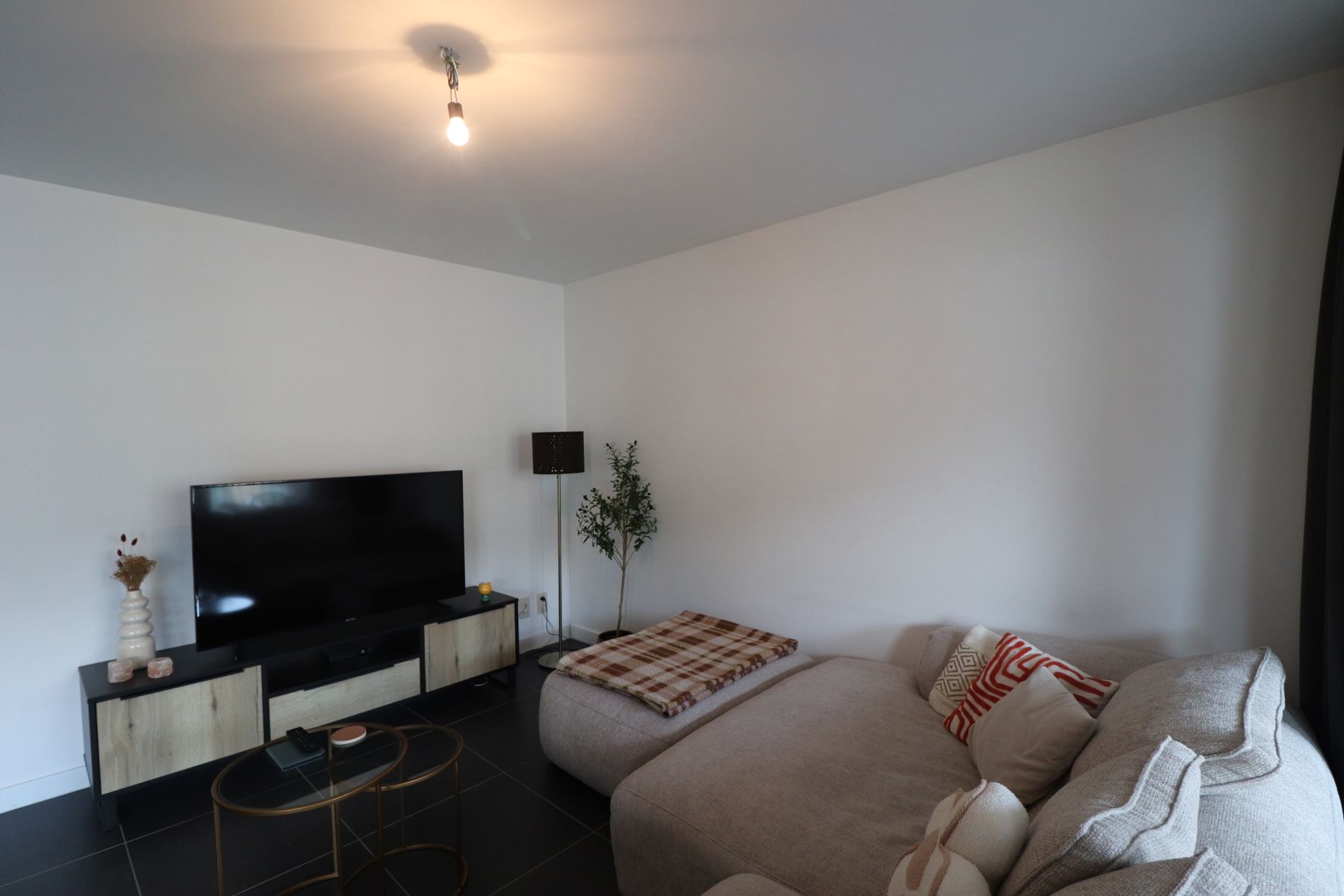 Een recent appartement met 2 slaapkamers, terras en autostaanplaats. foto 3