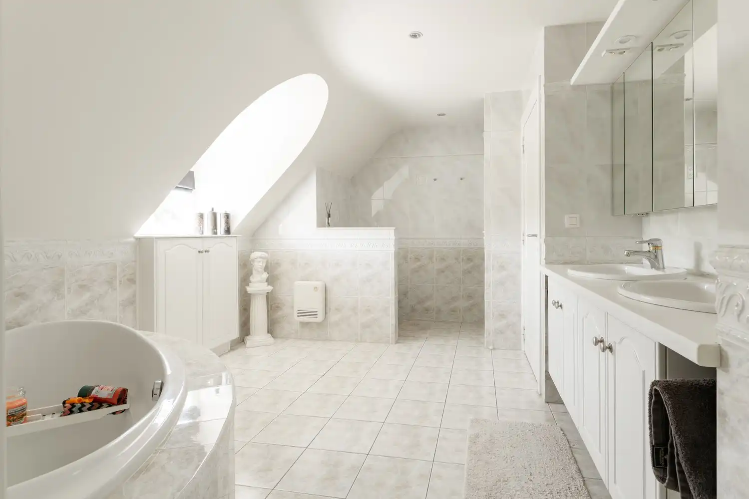 Villa landhuis op een gunstige locatie vlakbij de Nederlandse grens! foto 22