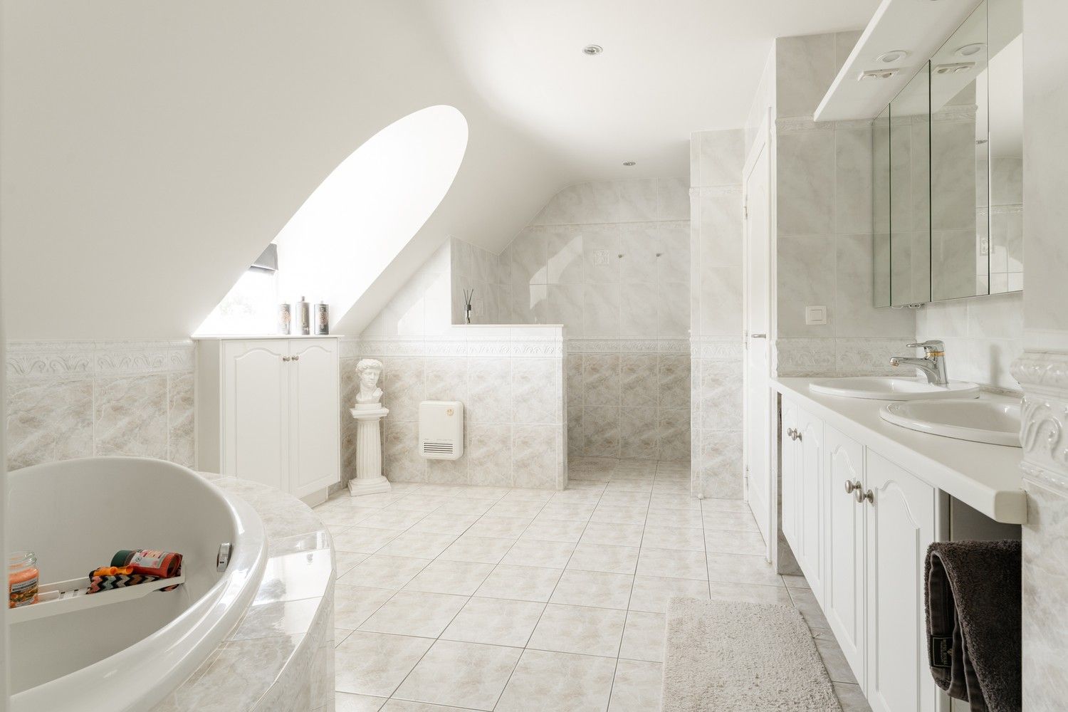 Villa landhuis op een gunstige locatie vlakbij de Nederlandse grens! foto 22