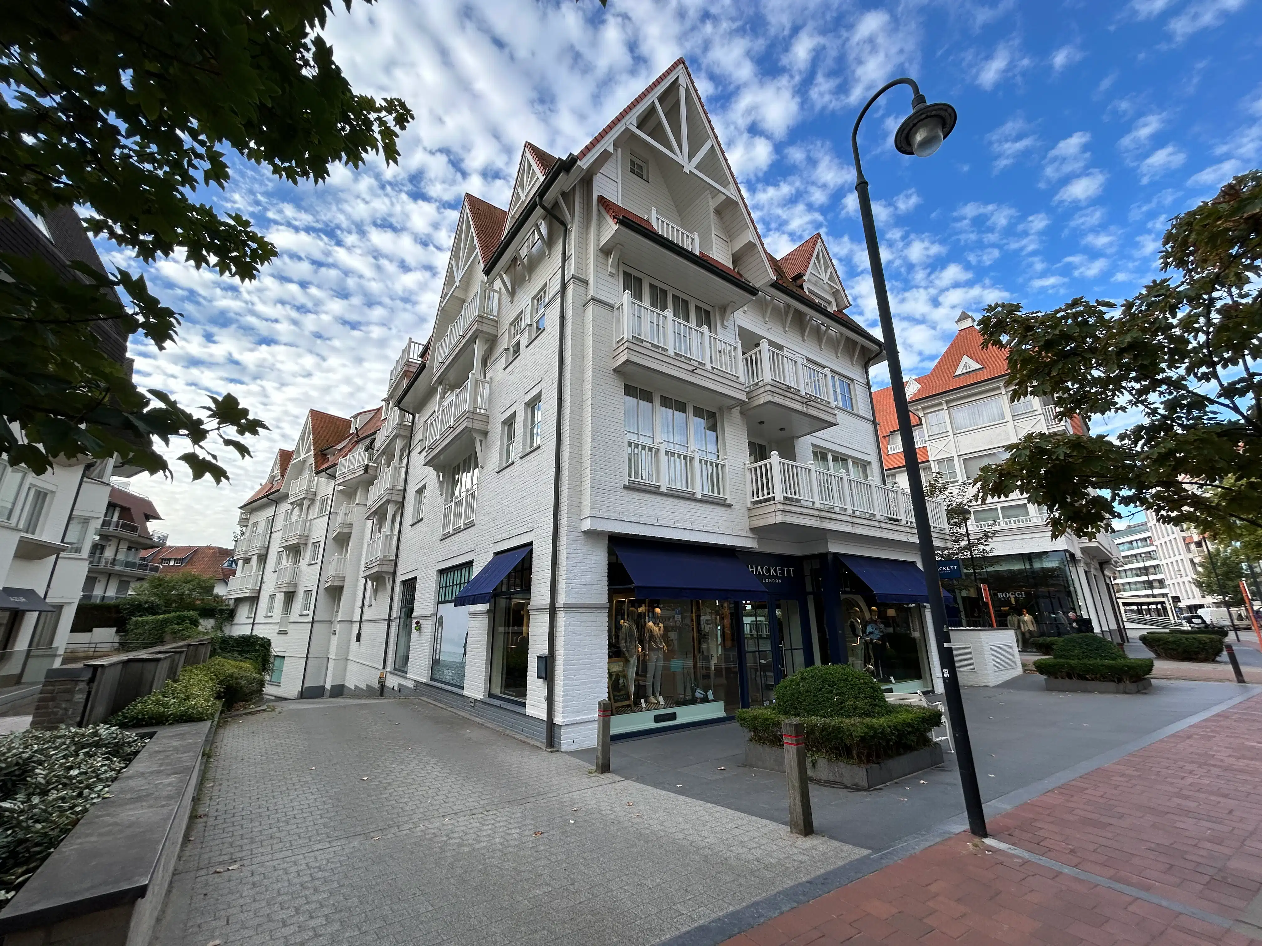 Gemakkelijk inrijbare garagebox in de Kustlaan foto {{pictureIndex}}