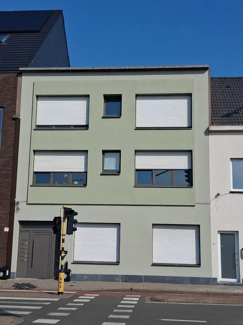 **Te koop: Instapklaar opbrengsteigendom in Blankenberge - recent gerenoveerd en klaar voor nieuwe richting!** foto {{pictureIndex}}