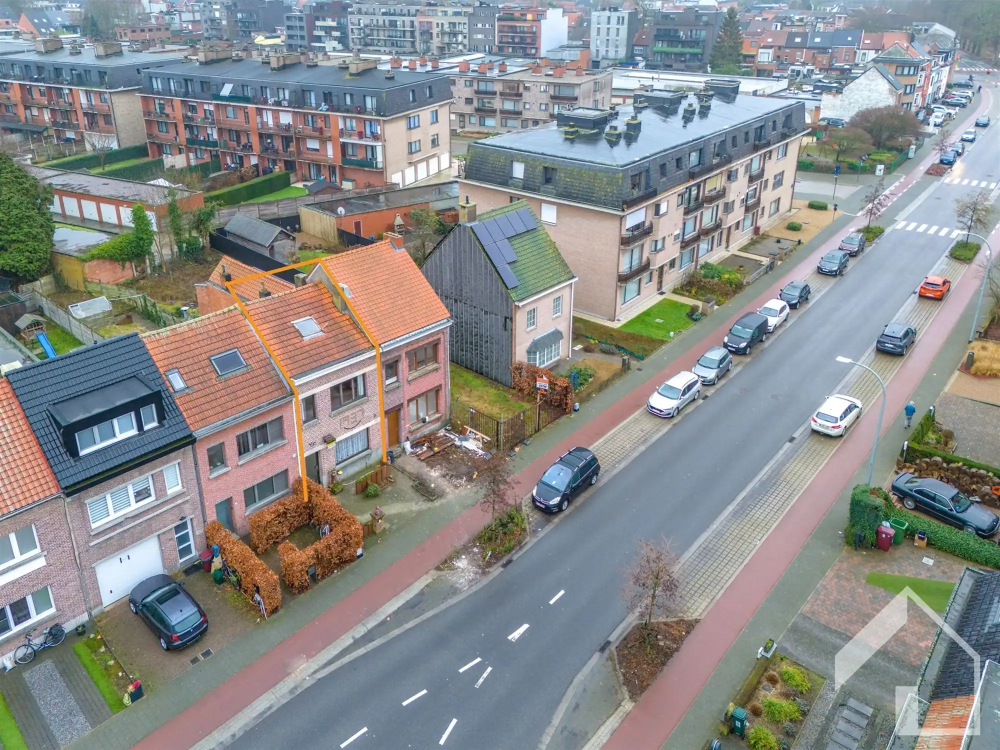 Te renoveren woning met veel potentieel foto {{pictureIndex}}