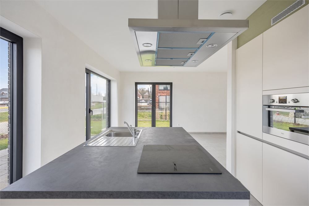 Ruimte, licht en een eigen stukje groen in hartje Heers foto 7