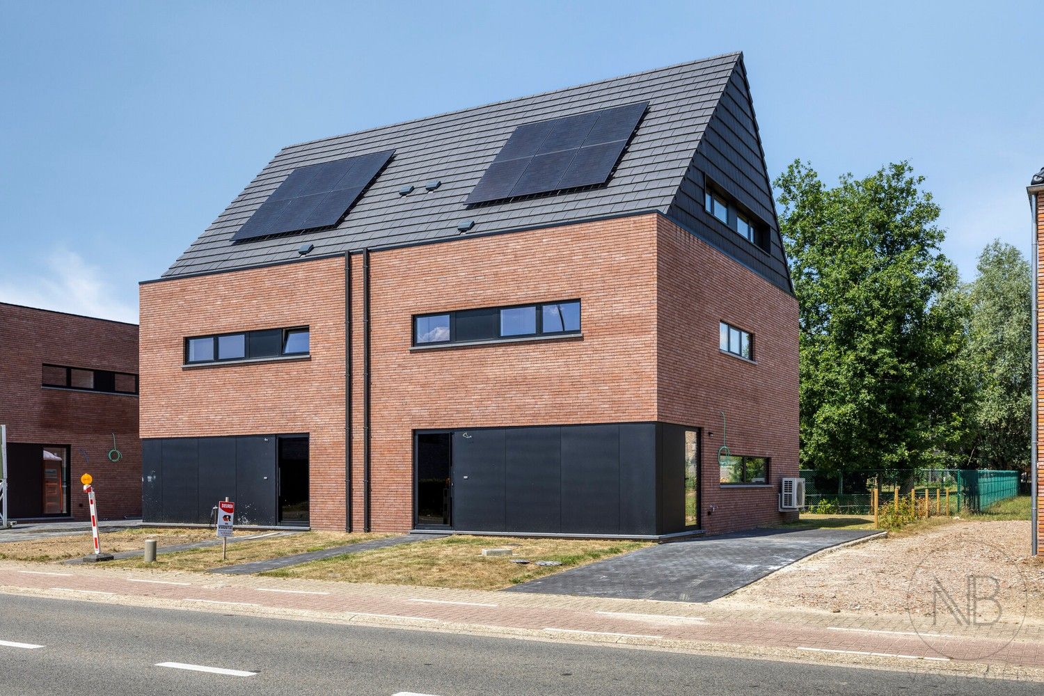 Moderne en energiezuinige nieuwbouwwoning te koop! foto {{pictureIndex}}