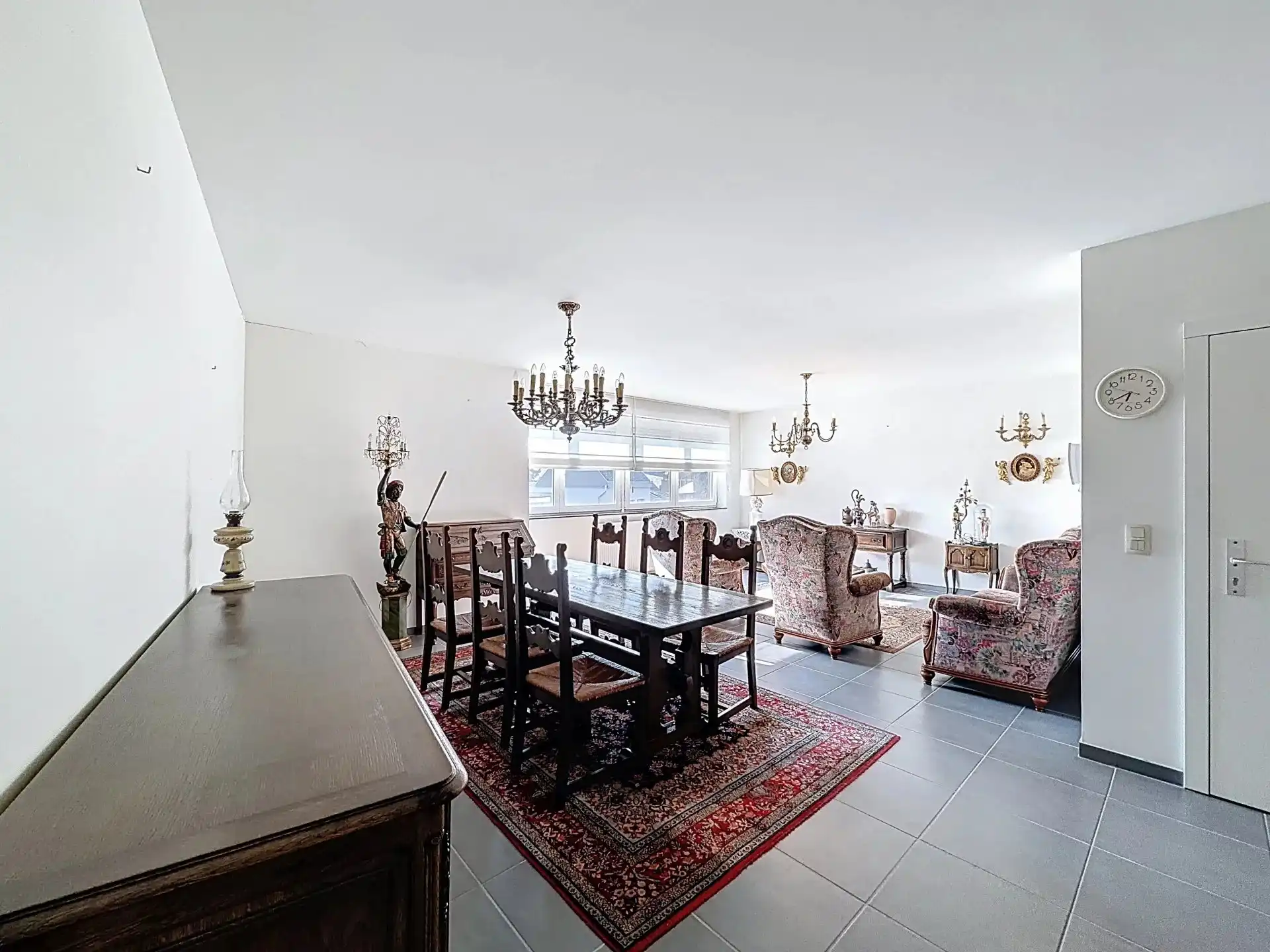 Ruim energiezuinig en verzorgd appartement met 2 slaapkamers en terras. foto 2