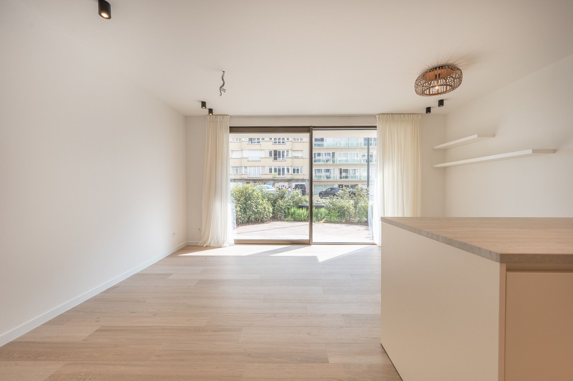 Ongemeubeld: nieuwbouw appartement met zijdelings zeezicht! foto 5