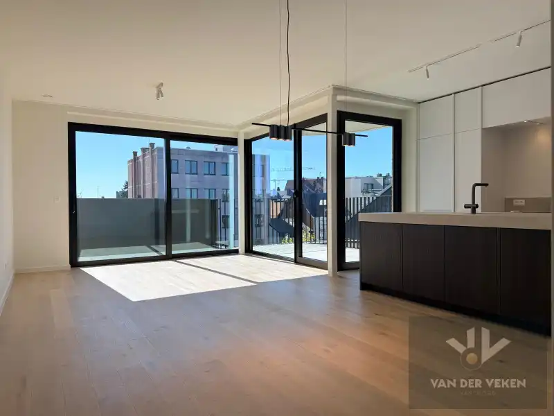 LICHTRIJK NIEUWBOUWAPP MET 2 SLPK NABIJ QUARTIER BLEU EN STADSCENTRUM foto 3